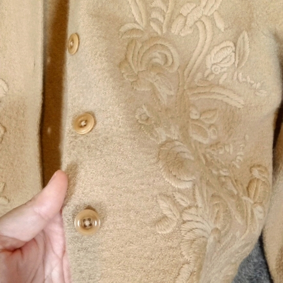 Talbots Vintage 100% Wool  Camel  Embrodered Cardigan Gramma Old Money Small - Picture 7 of 8